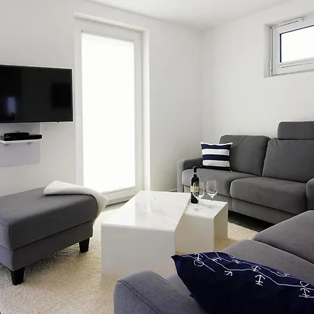 Am Yachthafen In * بيناموندا