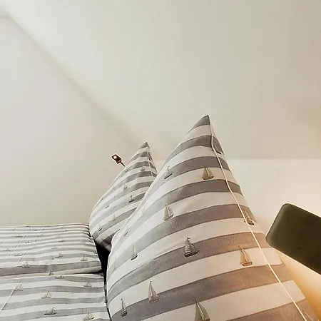 Am Yachthafen In بيت للعطل