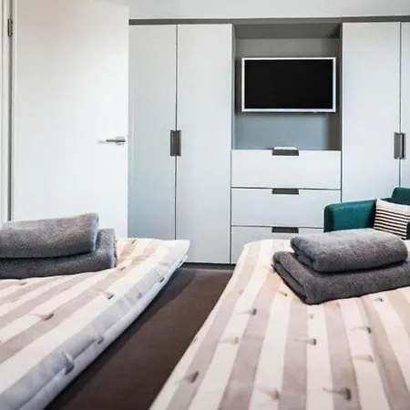 Am Yachthafen In بيناموندا