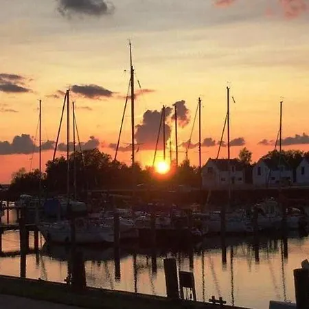 Am Yachthafen In بيناموندا