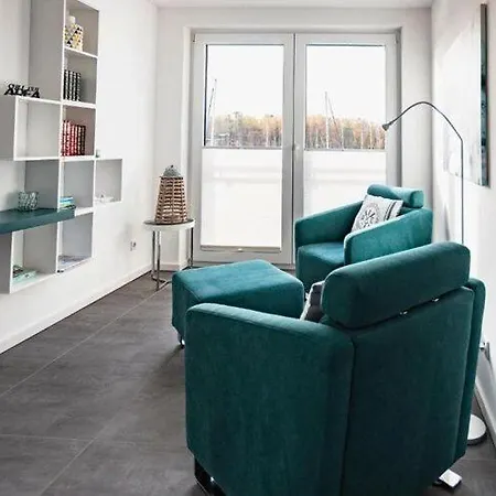 Am Yachthafen In بيناموندا