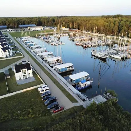 Ferienhaus Am Yachthafen In *